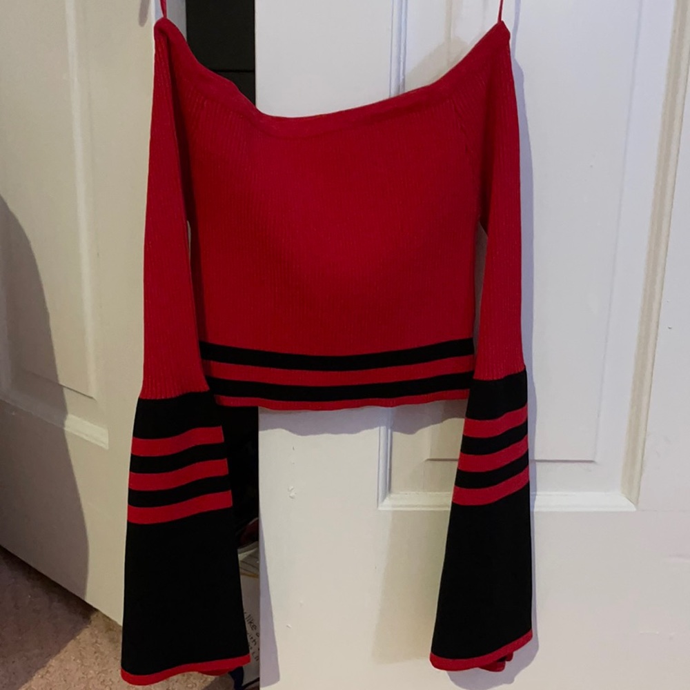 off the shoulder bell sleeve crop top